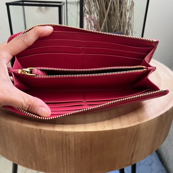 Prada Pink Women's Wallet
PRICED TO SELL - Picture 6 of 7